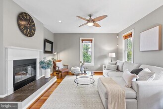 5213 Cathedral Ave NW in Washington, DC - Building Photo - Building Photo