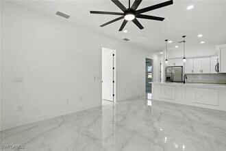 4881-4883 Leonard Blvd S in Lehigh Acres, FL - Foto de edificio - Building Photo