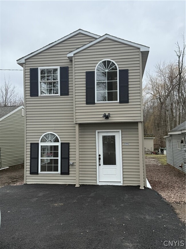 property at 6996 Lakeshore Rd