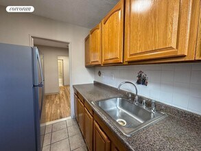 70-39A Park Dr E in Queens, NY - Building Photo - Building Photo