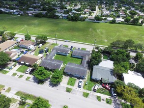 Sunview Apartments in Fort Lauderdale, FL - Building Photo - Building Photo