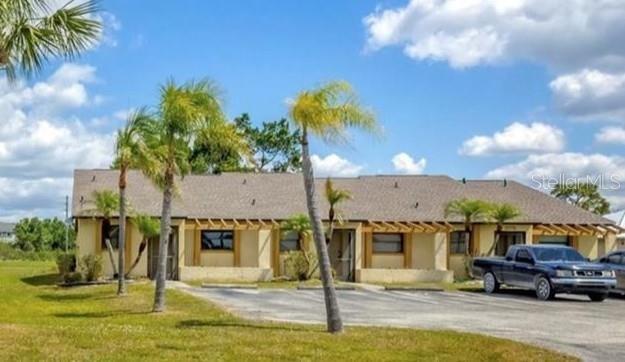 26142 EXPLORER in Port Charlotte, FL - Foto de edificio