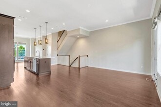 14317 Beckett Glen Cir in Chantilly, VA - Foto de edificio - Building Photo