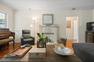 924 El Rado St in Coral Gables, FL - Building Photo - Building Photo