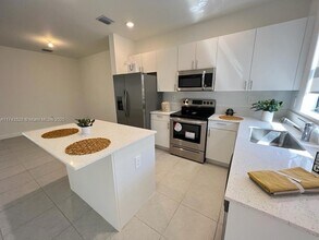11846 SW 246th Ln, Unit AUCMWQ in Princeton, FL - Building Photo - Building Photo