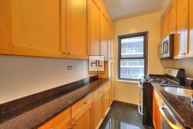 EAST 56 STREET in New York, NY - Building Photo - Building Photo