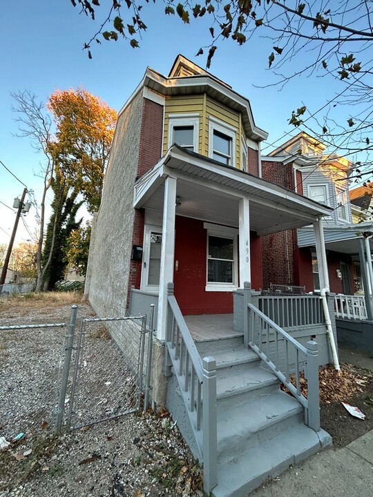 490 Stuyvesant Ave in Trenton, NJ - Building Photo