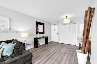 830 NW 87th Ave, Unit 303 in Miami, FL - Building Photo - Building Photo