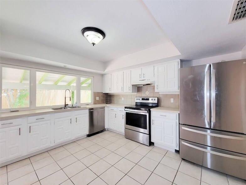16914 Judyleigh Dr in Houston, TX - Building Photo