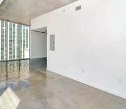 151 SE 1st St, Unit 2510 in Miami, FL - Foto de edificio - Building Photo