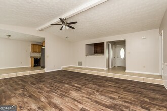 8560 Glenwoods Dr in Riverdale, GA - Building Photo - Building Photo