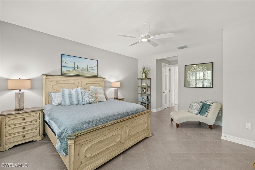 14671 Topsail Dr in Naples, FL - Building Photo