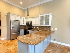 807 Heritage Dr in Weston, FL - Building Photo - Building Photo
