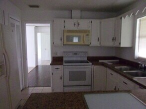 513 SE Crosspoint Dr in Port St. Lucie, FL - Building Photo - Building Photo