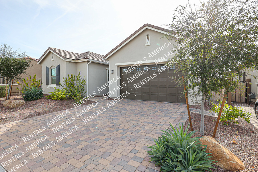 9737 W Foothill Dr in Peoria, AZ - Building Photo