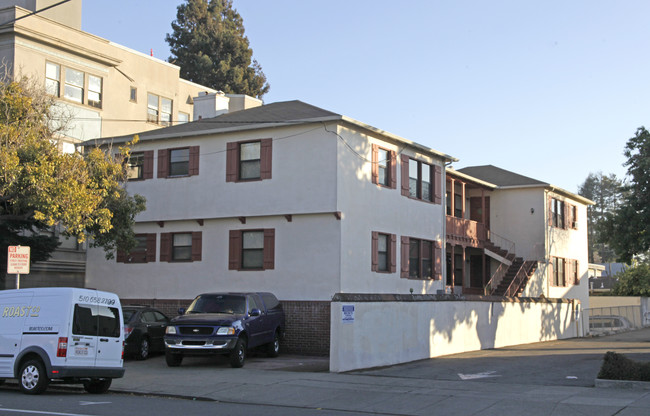 712 Santa Clara Ave