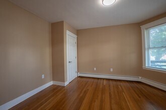83 Grant St, Unit 1 in Somerville, MA - Building Photo - Building Photo