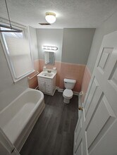 1526 Dixmont Ave in Cincinnati, OH - Building Photo - Building Photo
