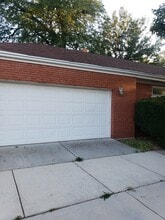 9101 S Paxton Ave in Chicago, IL - Building Photo - Building Photo