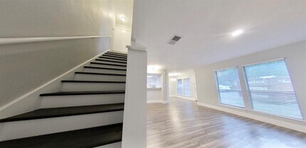 1513 Camp Craft Rd in West Lake Hills, TX - Building Photo - Building Photo