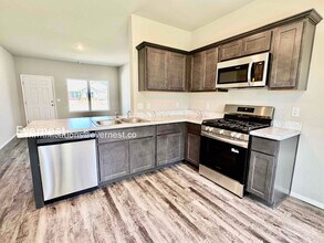 8331 E Queens St in Broken Arrow, OK - Building Photo - Building Photo