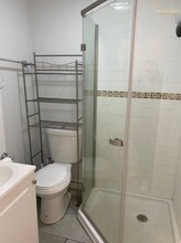207 Maverick St, Unit 2R in Boston, MA - Building Photo - Building Photo