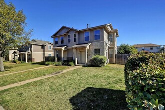 14009 Harris Ridge Blvd in Pflugerville, TX - Foto de edificio - Building Photo