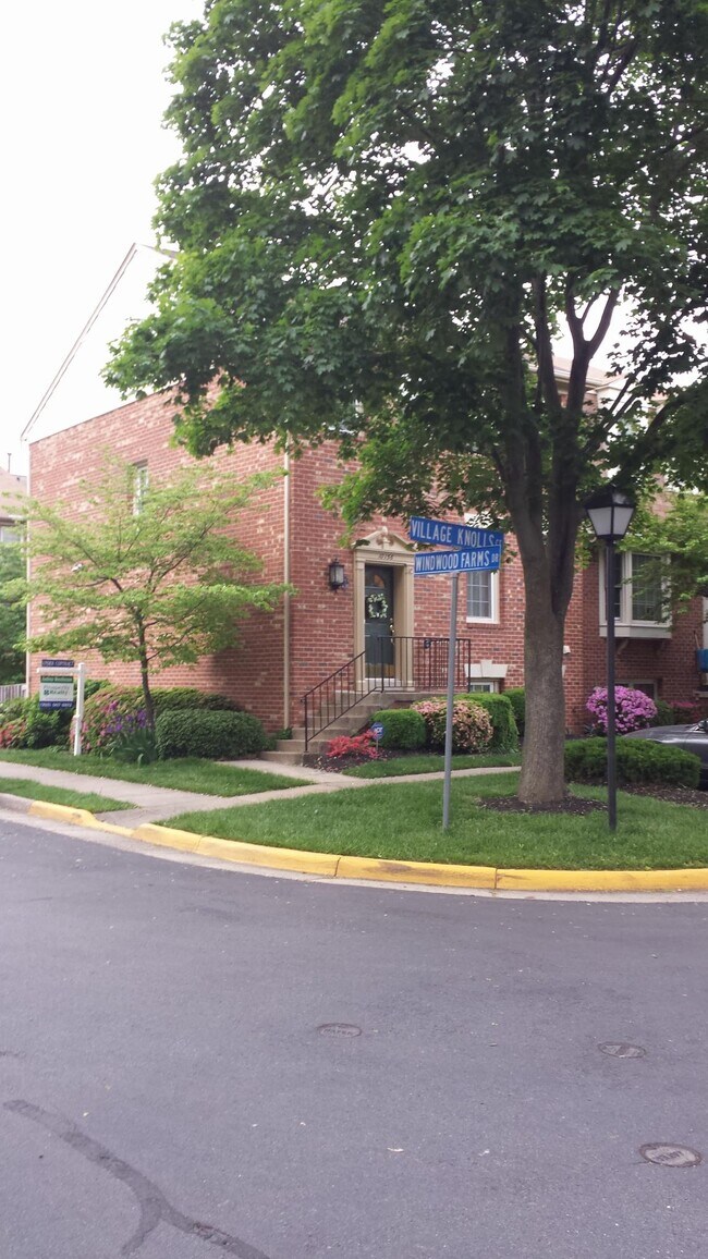 10156 Village Knolls Ct Rentals in Oakton, VA