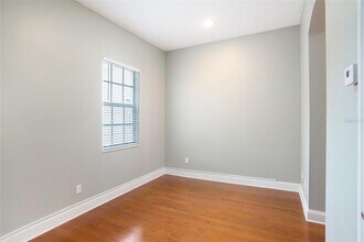 2419 Victoria Gardens Ln in Tampa, FL - Building Photo - Building Photo