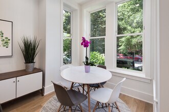 1739 17TH ST NW, Unit Apt 2 in Washington, DC - Foto de edificio - Building Photo