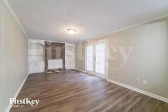 3045 Forestside Ln in College Park, GA - Foto de edificio - Building Photo