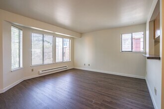 Elliott Place in Seattle, WA - Building Photo - Interior Photo