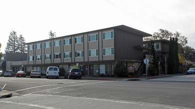 1600 Laurel St in San Carlos, CA - Building Photo - Building Photo