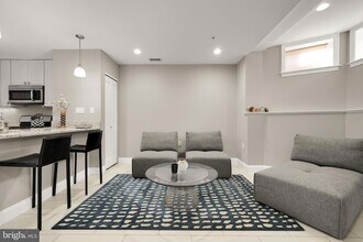 1135 6th St NW, Unit 1 in Washington, DC - Foto de edificio - Building Photo