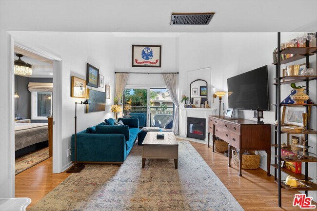 8300 Manitoba St in Los Angeles, CA - Building Photo - Building Photo