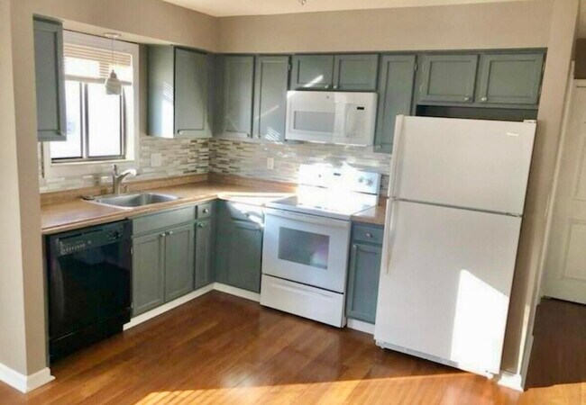677 Karmada St in Plymouth, MI - Building Photo - Building Photo