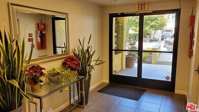 1634 Malcolm Ave in Los Angeles, CA - Foto de edificio - Building Photo