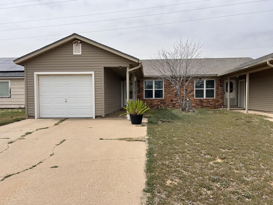 9604 Elgin Ave in Lubbock, TX - Building Photo