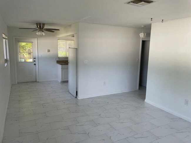 627 92nd Ave N in Naples, FL - Building Photo - Building Photo