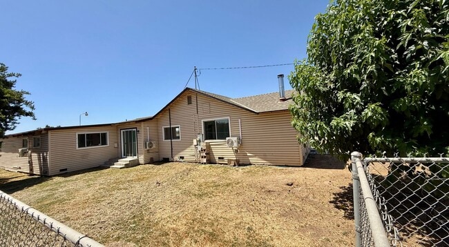 21895 Rd 192 in Lindsay, CA - Building Photo - Building Photo