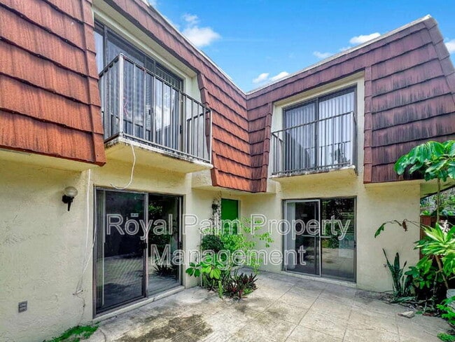 5241 Cedarbend Dr in Ft. Myers, FL - Building Photo - Building Photo