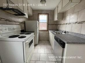 359 Hanna St W in Windsor, ON - Building Photo - Building Photo