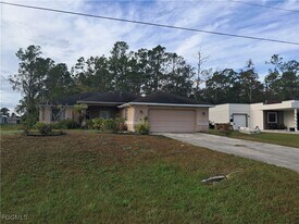 135 Greenbriar Blvd in Lehigh Acres, FL - Building Photo