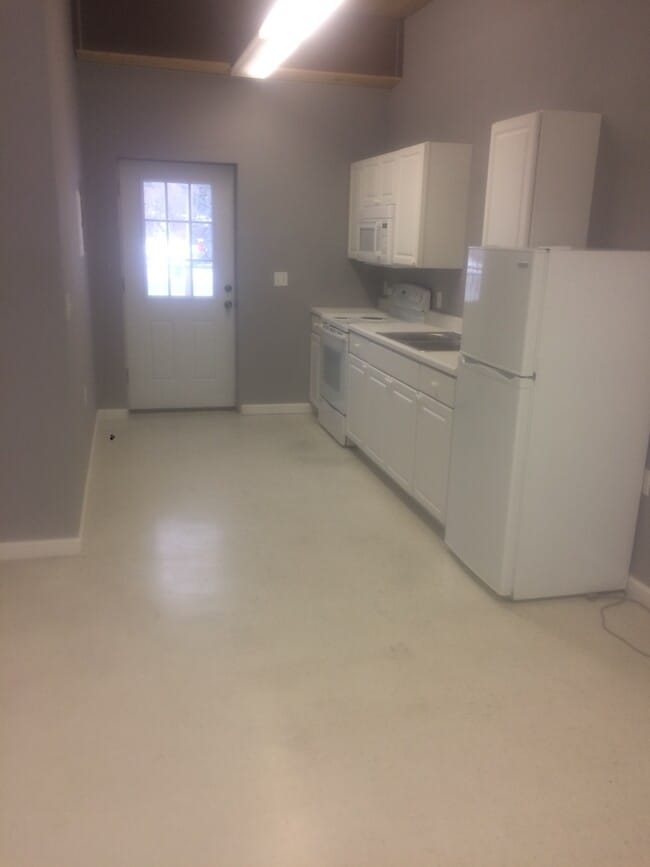 208 Center St in Wimbledon, ND - Foto de edificio - Building Photo