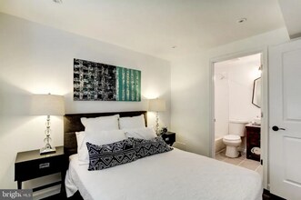 3504 13th St NW in Washington, DC - Foto de edificio - Building Photo