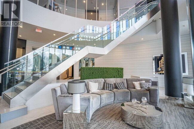 9471 Yonge St in Richmond Hill, ON - Building Photo - Building Photo