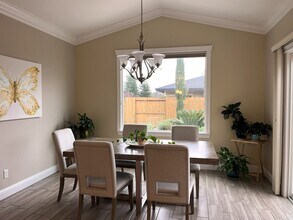 358 Reddington Dr in Redding, CA - Building Photo - Building Photo