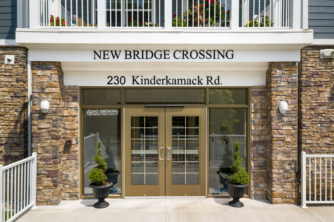 New Bridge Crossing in River Edge, NJ - Foto de edificio