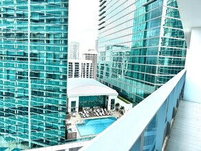 200 Biscayne Boulevard Way, Unit 3211 in Miami, FL - Building Photo - Building Photo