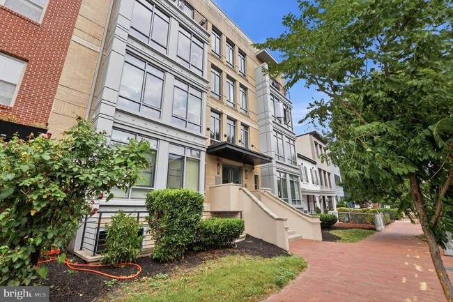property at 435 R St NW